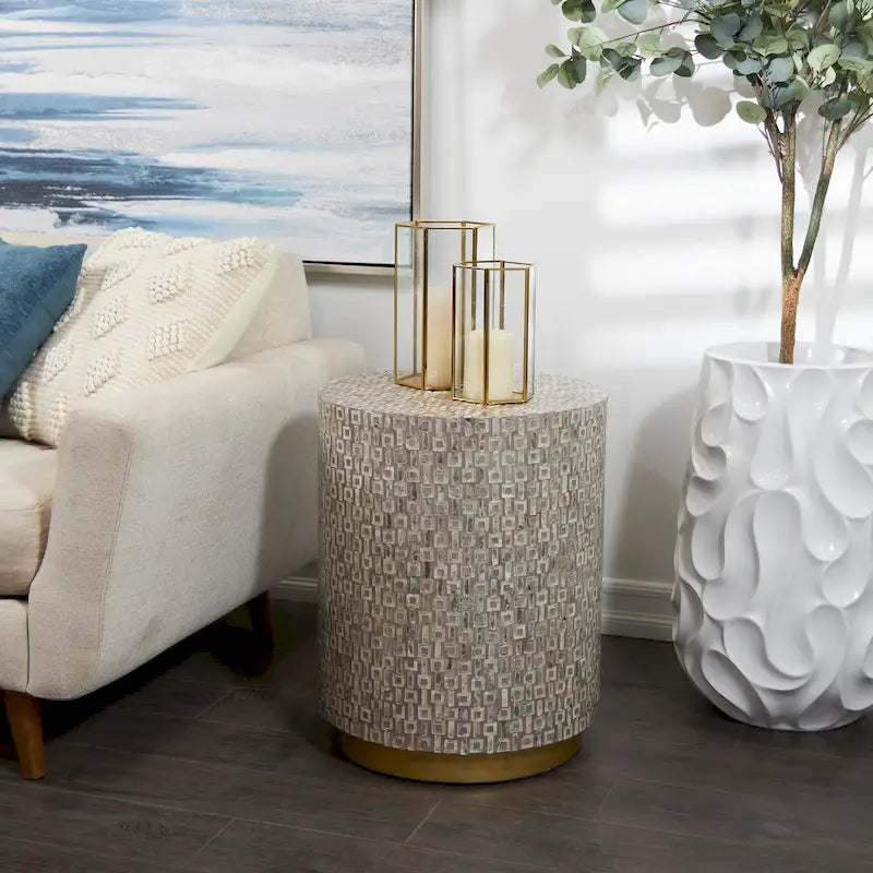 Table d’appoint en coquillage nacré avec base dorée et motif géométrique